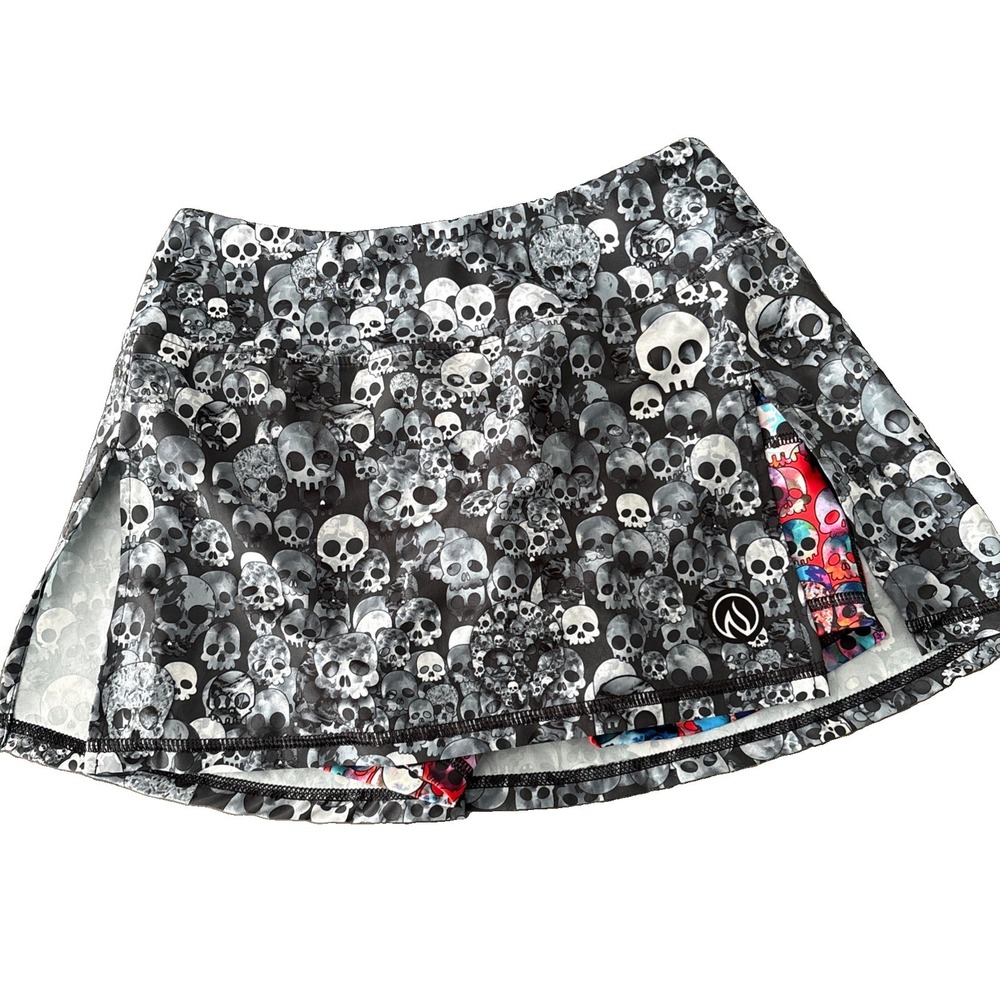 Ink N Burn Size 4 skort skulls all over